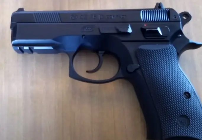 picture of airsoft cz 75 d outside of box