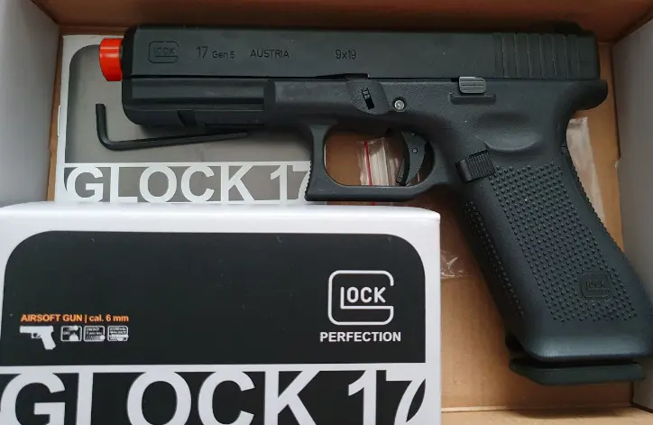 unboxing picture of umarex glock 17 gen 5