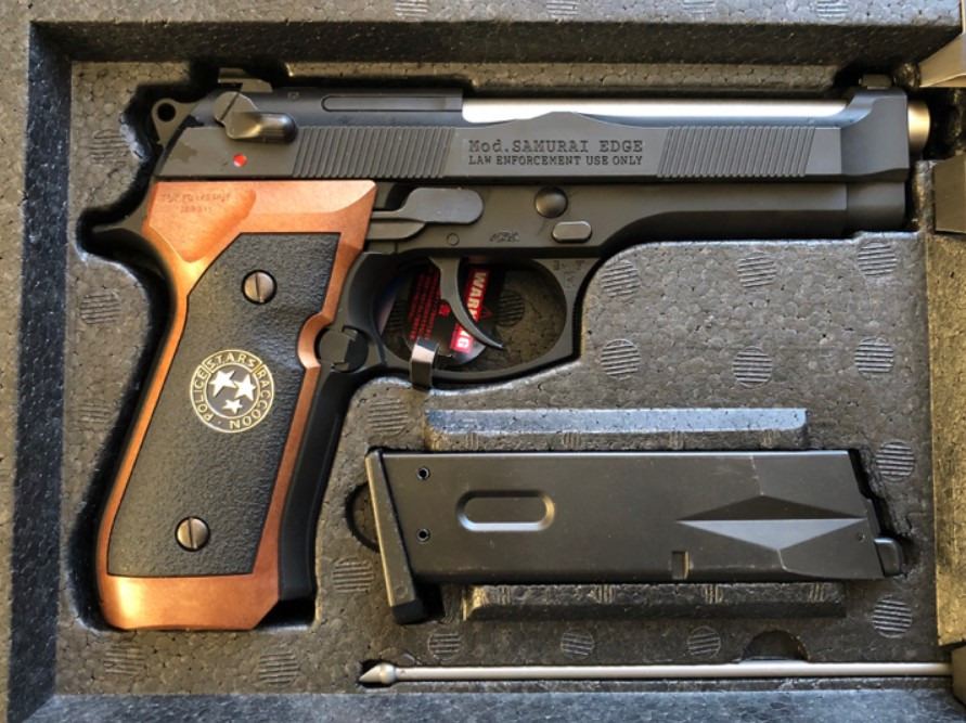 picture of tokyo marui samurai edge resident evil  airsoftpistol being unboxed