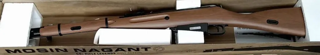 picture of the ww2 wingun mosin nagant being unboxed